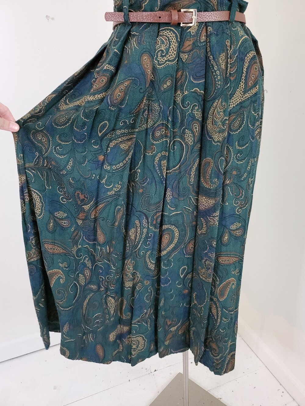 Sag Harbor Forest Green Paisley Print Pleated Midi Skirt - Picture 6 of 9